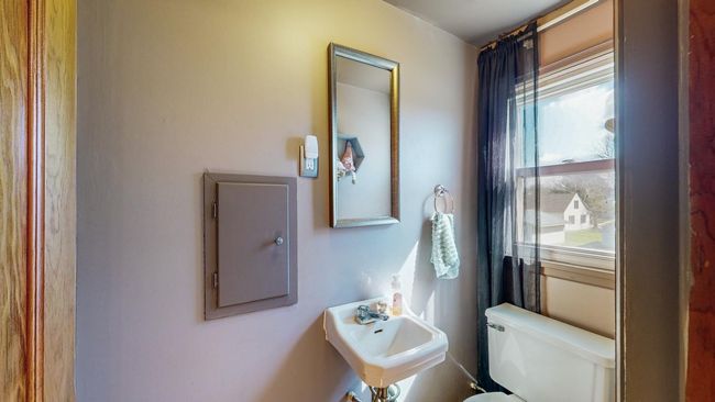 Upper Level 1/2 Bath | Image 31