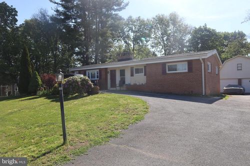 13559 Donnybrook Dr, HAGERSTOWN, MD, 21742-2562 | Card Image