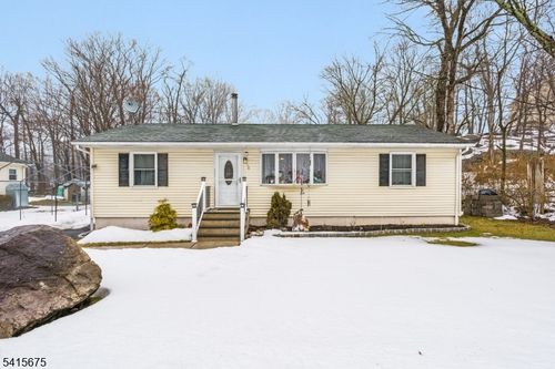 9 Temple Trl, Hopatcong, NJ, 07843-1782 | Card Image