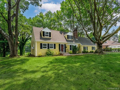65 Beechwood Dr, Glen Head, NY, 11545-1101 | Card Image