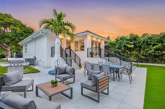 38 Sw 25 Th Rd, House other with 3 bedrooms, 3 bathrooms and null parking in Miami FL | Image 27
