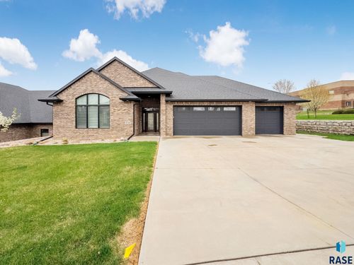 4710 S Duluth Ave, Sioux Falls, SD, 57105-6703 | Card Image