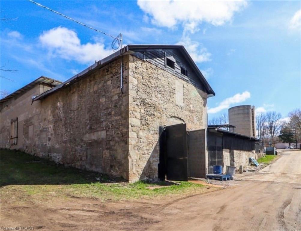 Commercial Lease in Dundas 3