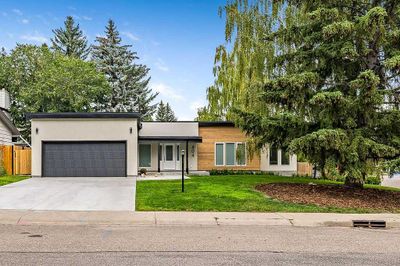 404 Canterbury Pl Sw, House detached with 4 bedrooms, 3 bathrooms and 6 parking in Calgary AB | Image 1