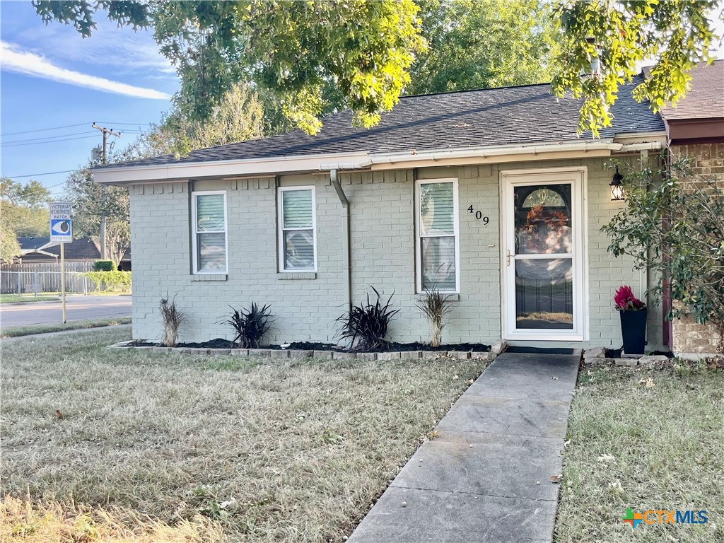 Versailles St, Victoria, TX 77904