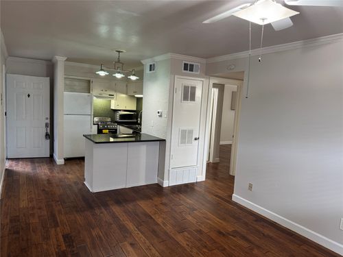 206-803 W 28th St, Austin, TX, 78705-3922 | Card Image