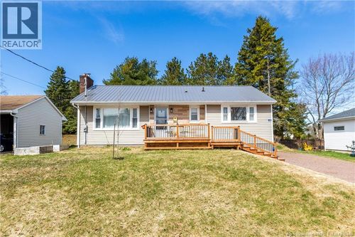 18 Hillcrest Ave, Sackville, NB, E4L3Y2 | Card Image