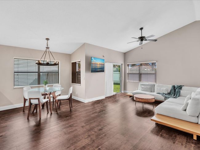 2970 Myrtle Oak Cir, House other with 2 bedrooms, 2 bathrooms and null parking in Davie FL | Image 7