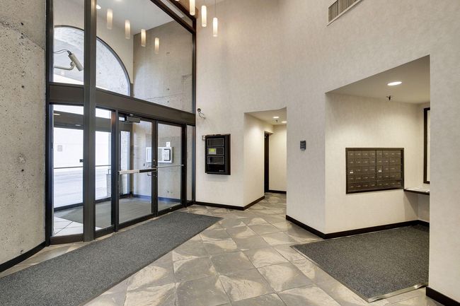Welcoming entrance to the 3151 building. | Image 20