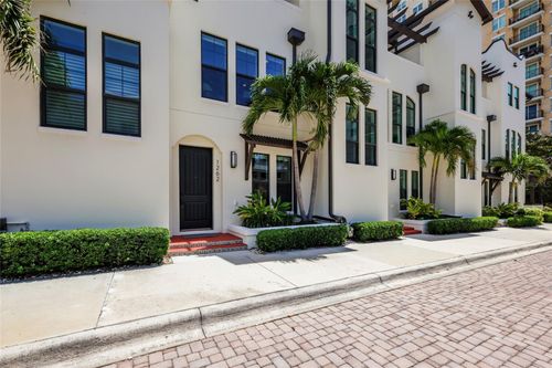 1262 May Ln, SARASOTA, FL, 34236-1002 | Card Image