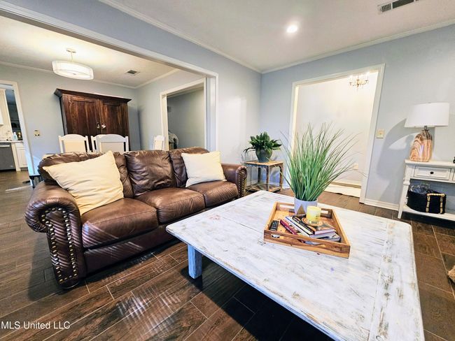 Living Room | Image 5