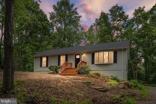208 Mountain Lake Dr, FRONT ROYAL, VA, 22630-6205 | Card Image