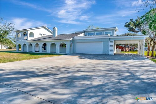 445 Lakeshore Dr, Victoria, TX, 77905-4011 | Card Image