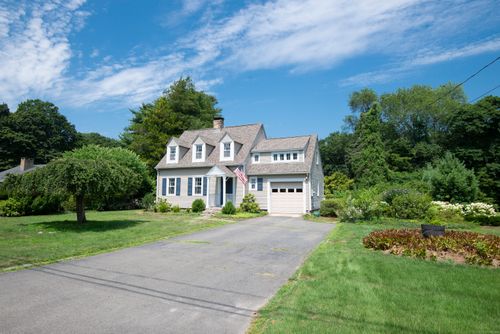13 Maple Ave, Essex, CT, 06426-1039 | Card Image