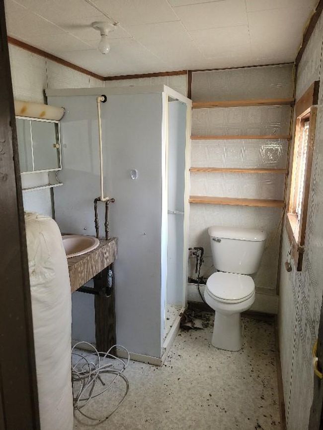 3/4 Bathroom in Shop. | Image 13