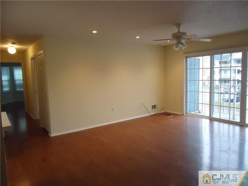 28 Pembrook Ave, North Brunswick, NJ, 08902-4293 | Card Image