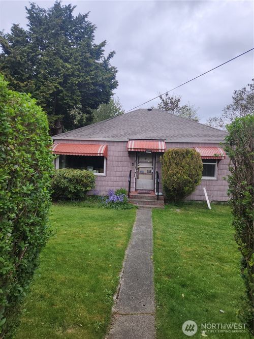 3740 S 142nd St, Tukwila, WA, 98168-4076 | Card Image