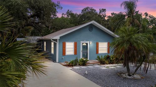 605 E Spruce St, TARPON SPRINGS, FL, 34689-4121 | Card Image