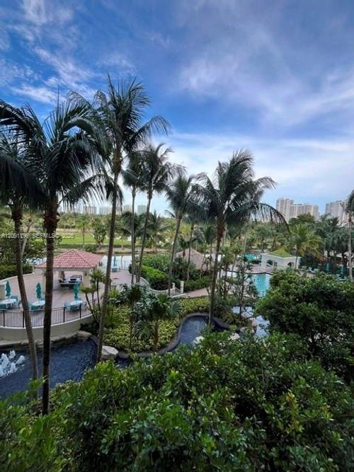 302-19501 W Country Club Dr, Aventura, FL, 33180-2472 | Card Image