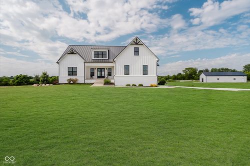 526 W 256th St, Sheridan, IN, 46069-9329 | Card Image