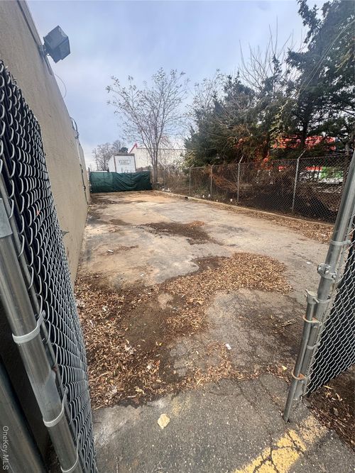 32 Allen Blvd, Farmingdale, NY, 11735-5625 | Card Image