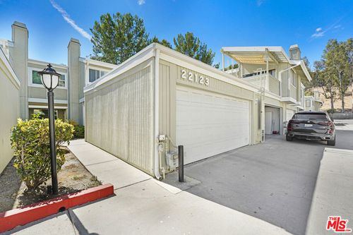 2-22123 Burbank Boulevard, Los Angeles, CA, 91367 | Card Image