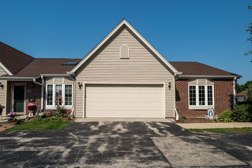5201 S Tuckaway Boulevard, Greenfield, WI, 53221 | Card Image