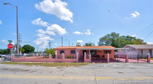 390 E 44th St, Hialeah, FL, 33013-1822 | Card Image