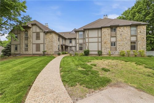 c-1305 Nw Village Dr, Blue Springs, MO, 64015-6375 | Card Image