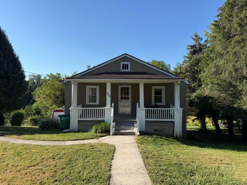 945 Montgomery St, Christiansburg, VA, 24073-1711 | Card Image