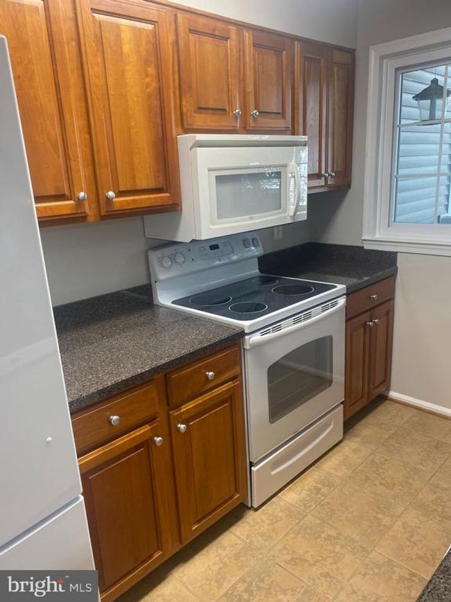 12896B - 12896 Grays Pointe Rd, Condo with 2 bedrooms, 2 bathrooms and null parking in FAIRFAX VA | Image 5