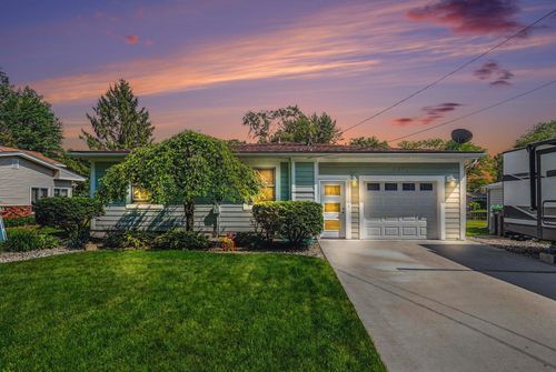 3332 Shawnee Trl, Pinckney, MI, 48169-9311 | Card Image