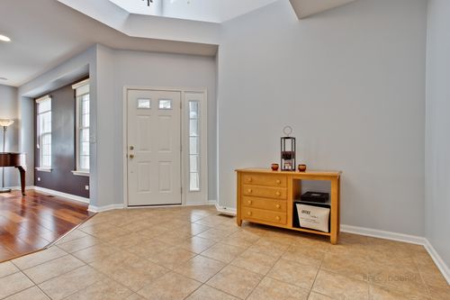 620 Geneva Ct, Indian Creek, IL, 60061-3284 | Card Image