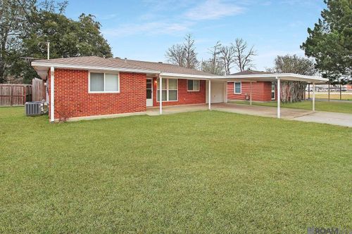 131 Chestnut St, Denham Springs, LA, 70726-4301 | Card Image