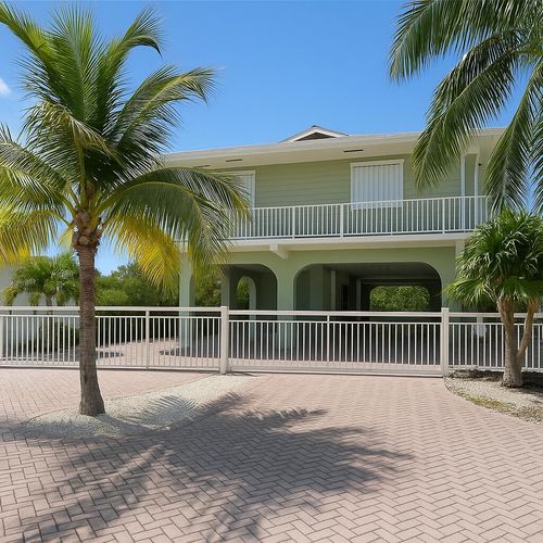 213 Aberdeen Ct, Tavernier, FL, 33070-2831 | Card Image