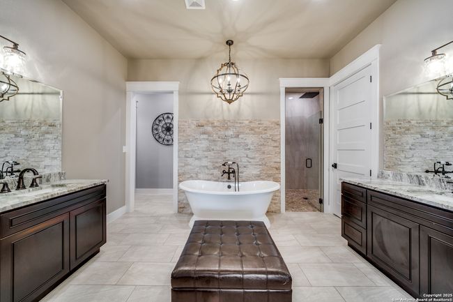 895 Private Road 1742, House other with 4 bedrooms, 5 bathrooms and null parking in Mico TX | Image 18