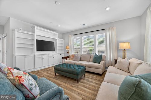 202-21630 Hawksbill High Cir, STERLING, VA, 20164-9399 | Card Image