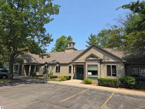 5-920 S Garfield Ave, Traverse City, MI, 49686-3432 | Card Image