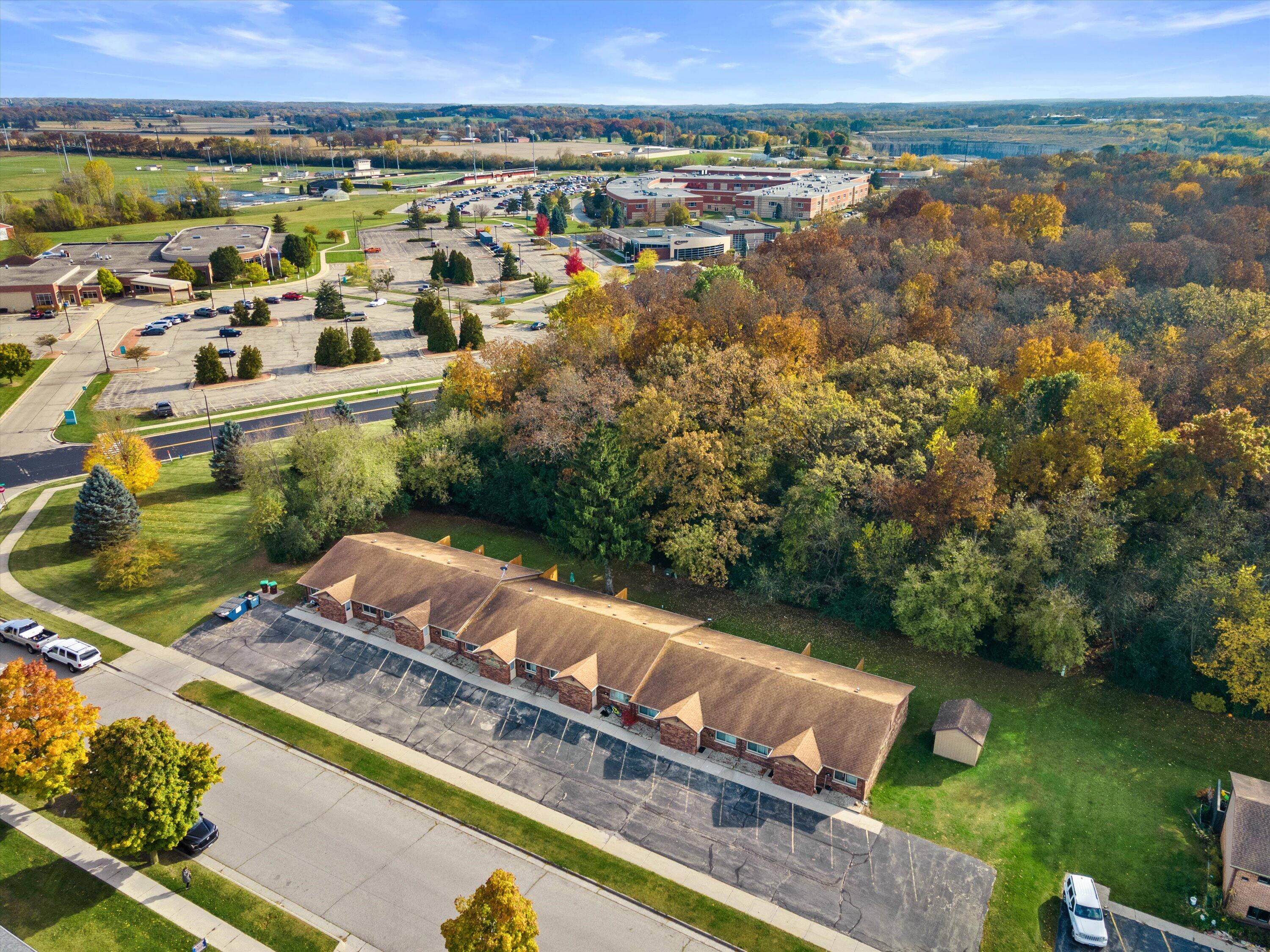 643 Meadow Ln, Burlington, WI 53105