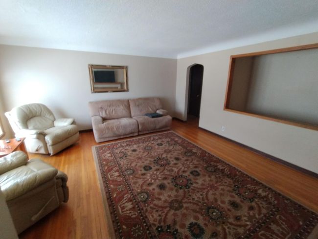 Coved ceilings & hardwood floors | Image 13