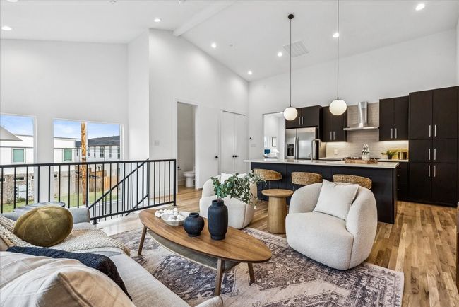 102 - 2138 Lovedale Ave, Condo with 2 bedrooms, 3 bathrooms and null parking in Dallas TX | Image 4