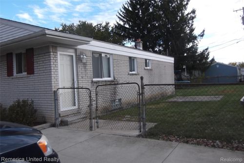 29221 Barrington St, Inkster, MI, 48141-1619 | Card Image