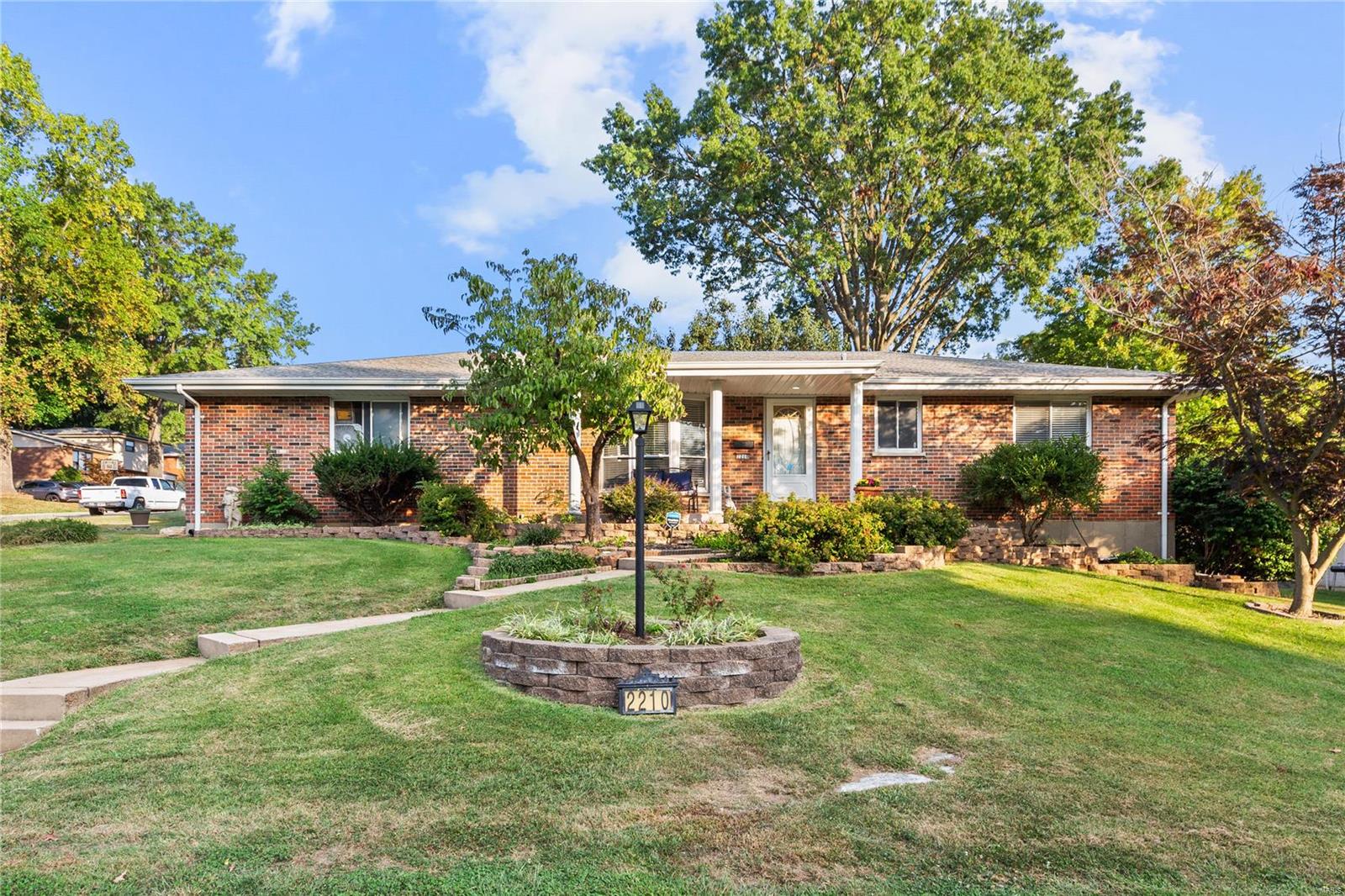 Doran Dr, Saint Louis, MO 63125
