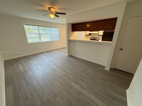 214-15285 Sw 107th Ln, Miami, FL, 33196-2758 | Card Image