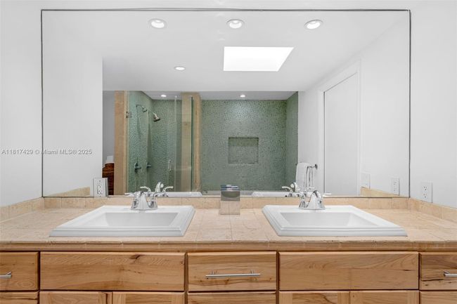 APT-446 - 141 Crandon Blvd, Condo with 3 bedrooms, 2 bathrooms and null parking in Key Biscayne FL | Image 19