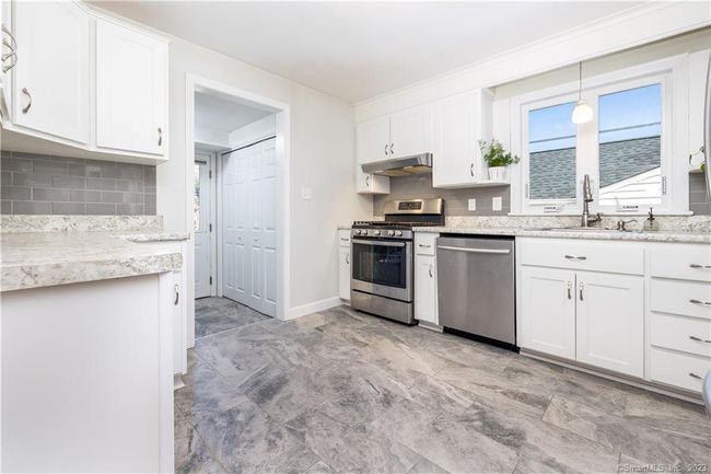 118 Longvue Dr, House other with 3 bedrooms, 2 bathrooms and 4 parking in Wethersfield CT | Image 12