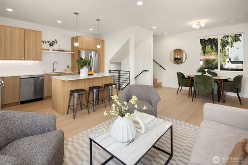 10829 11th Ave Ne, Seattle, WA, 98125-6401 | Card Image