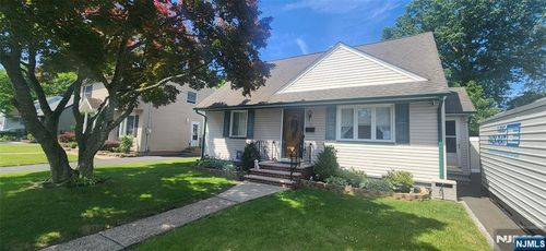 11 Chadwick Dr, Bloomfield, NJ, 07003-5337 | Card Image
