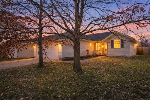705 N Jonathan Ave, Springfield, MO, 65802-5520 | Card Image