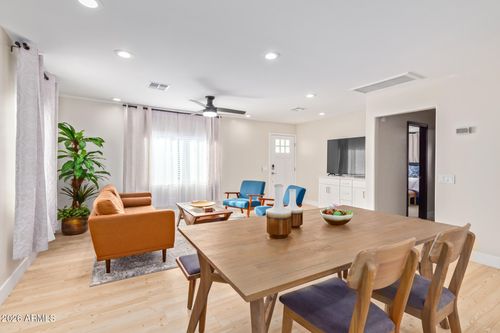 386 W Fairview St, Chandler, AZ, 85225-7831 | Card Image